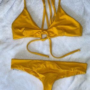 Ola Feroz Swimsuit💛⭐️ L top and S bottoms